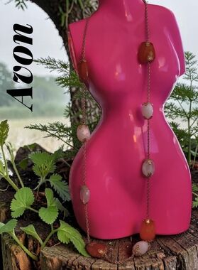 Vtg Avon Long Beaded Necklace in Peach and Cream Tones